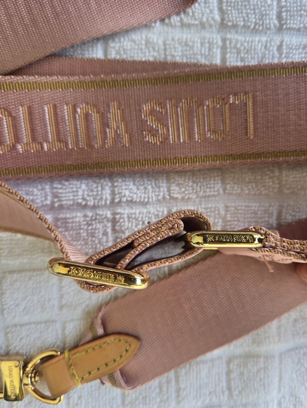 Louis Vuitton Shoulder Strap Adjustable Crossbody Shoulder Pink And Gold - Picture 4 of 10
